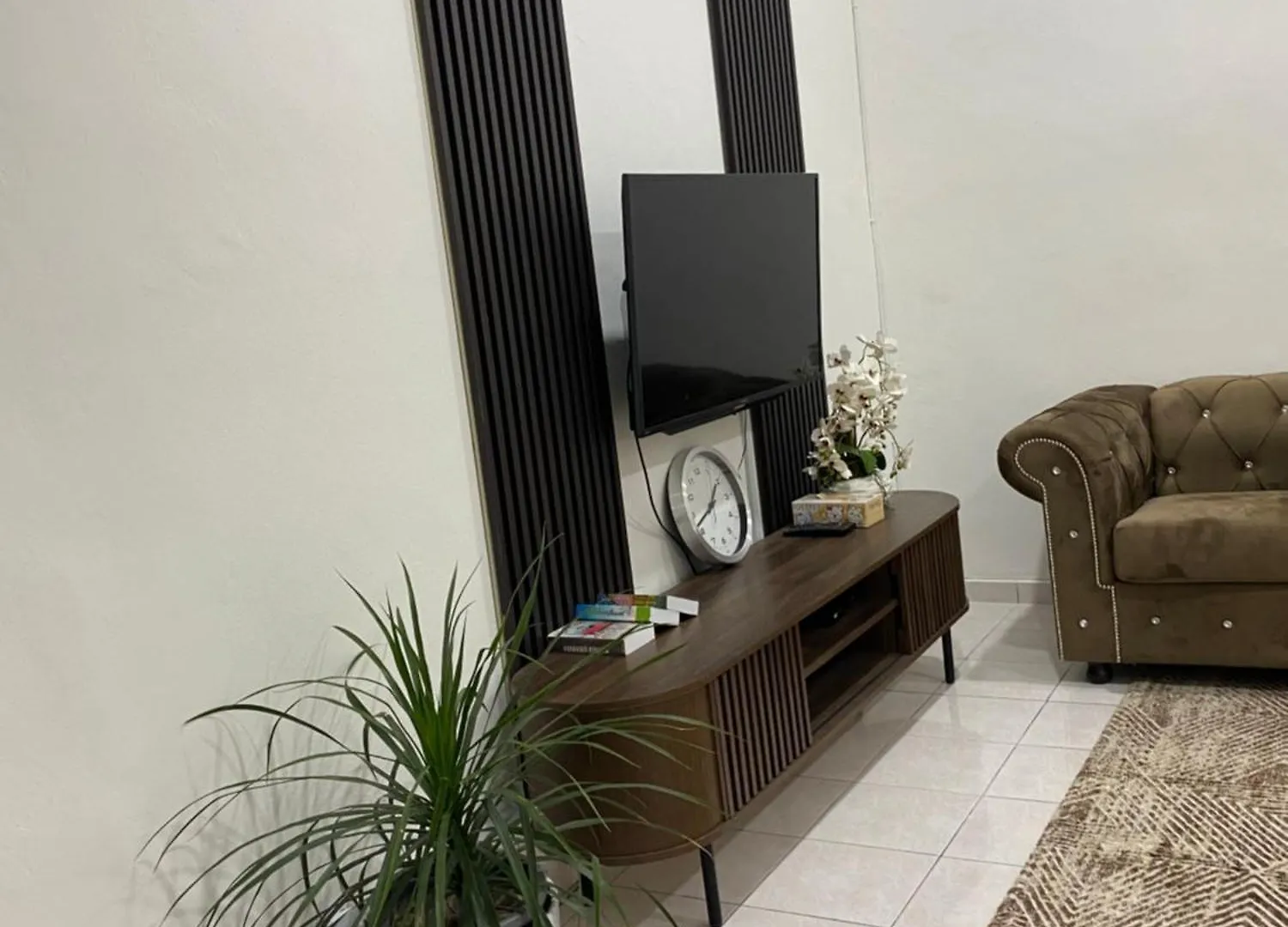 Homestay Bronizam 2 Nilai Apartment